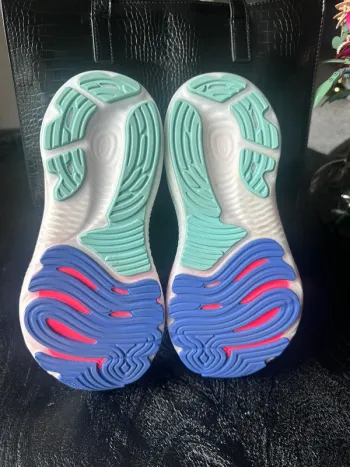Used Brooks Glycerin GTS 22 bike — image 6 of 7