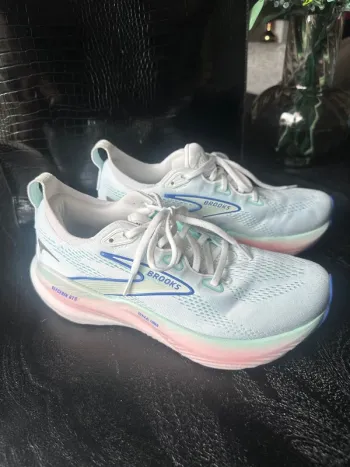 Used Brooks Glycerin GTS 22 bike — image 3 of 7