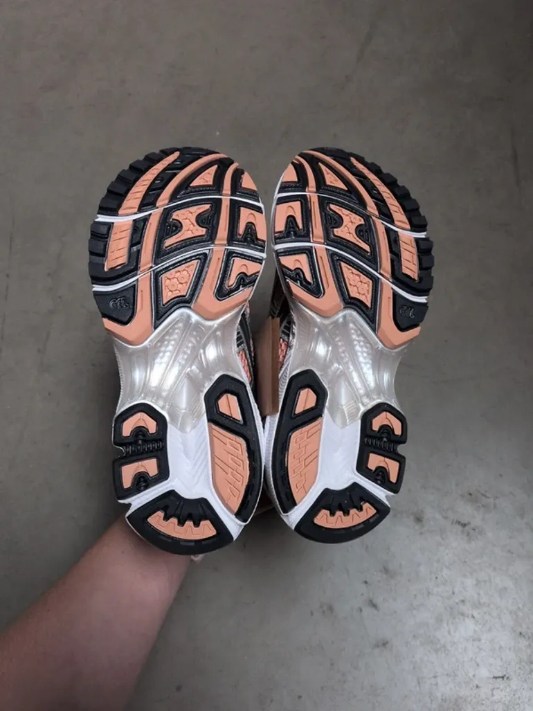Used Asics Kayano 14 bike — image 6 of 9