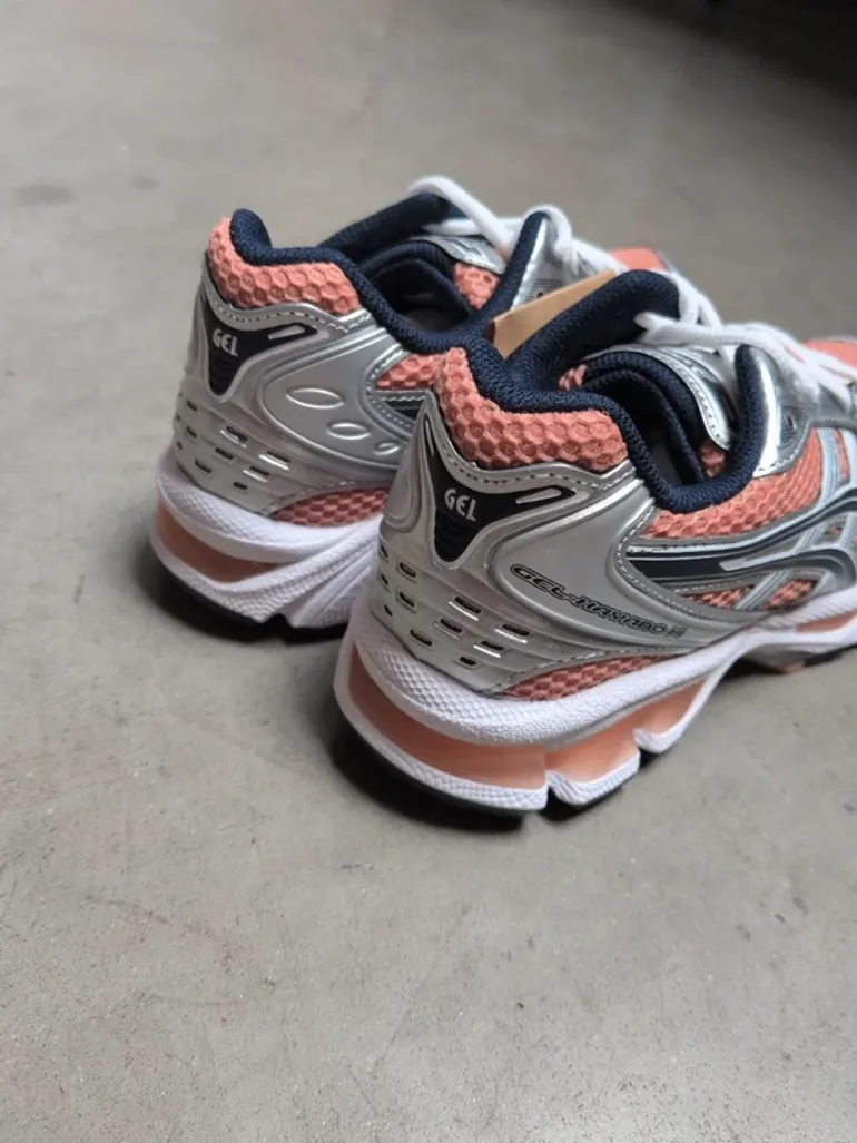 Used Asics Kayano 14 bike — image 3 of 9