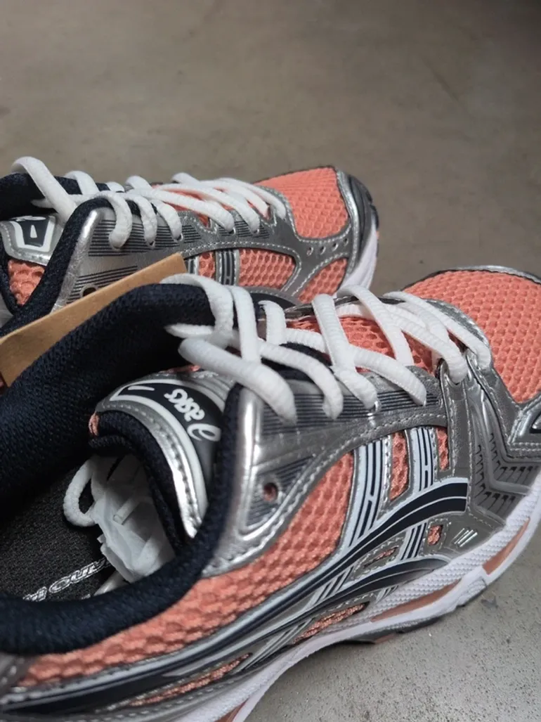 Used Asics Kayano 14 bike — image 4 of 9