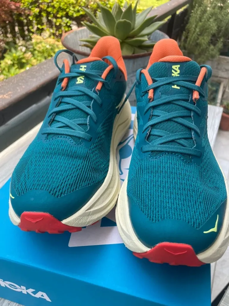 Hoka Challenger 8 bike d'occasion — image 2 sur 5