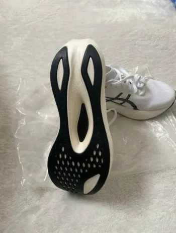Used Asics Magic Speed 4 bike — image 2 of 7