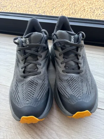 Used Hoka Challenger 8 GTX bike — image 2 of 3