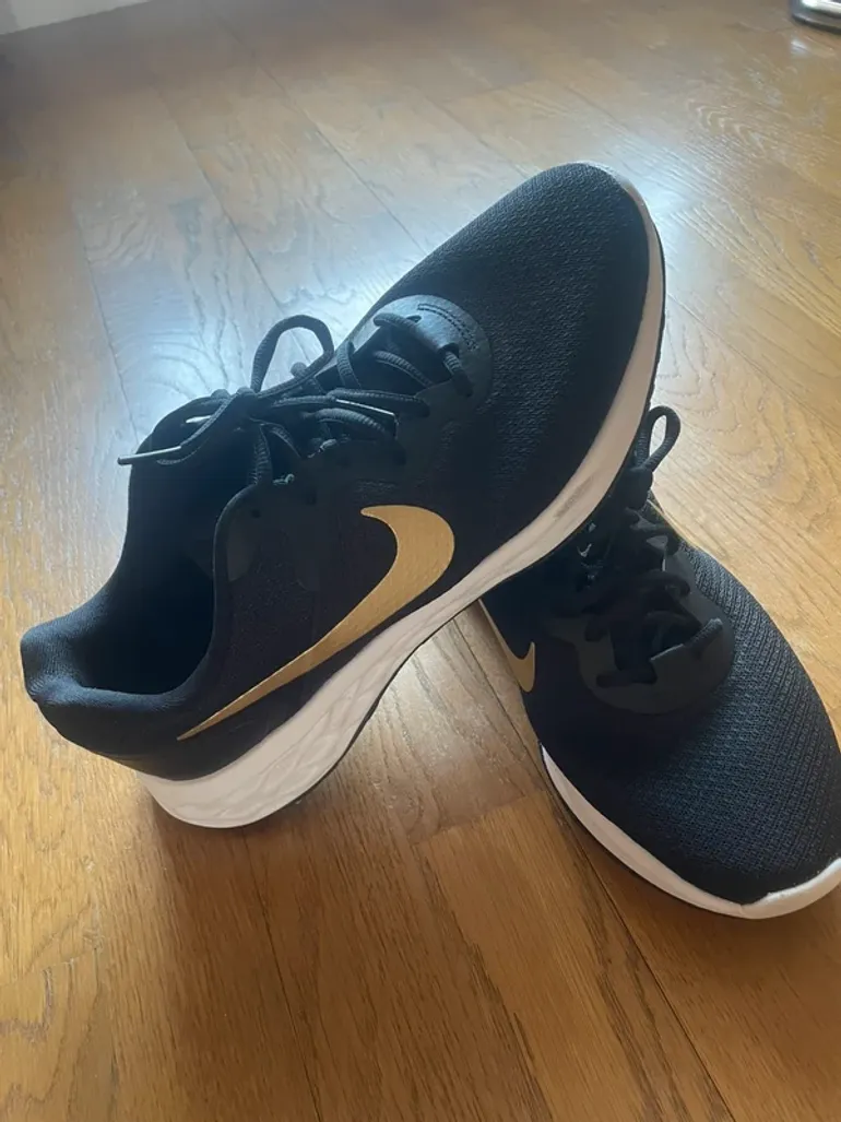 Tweedehands Nike Revolution 6 bike — afbeelding 4 van 4