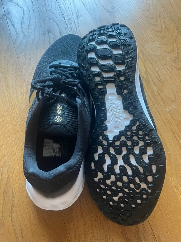 Tweedehands Nike Revolution 6 bike — afbeelding 2 van 4