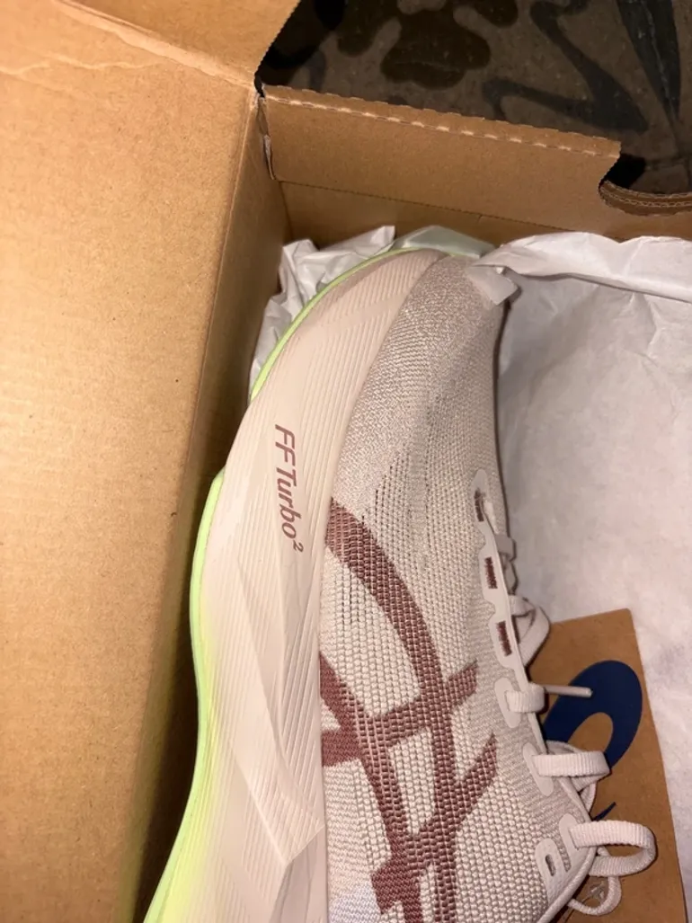 Used Asics Novablast 6 bike — image 2 of 6