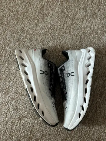 Tweedehands On Running On Ivory Shoes bike