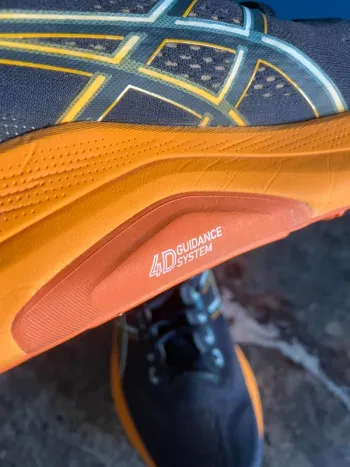 Tweedehands Orange Gel Kayano 32 bike — afbeelding 8 van 11