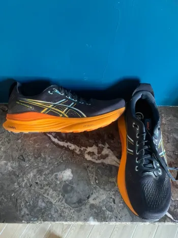 Tweedehands Orange Gel Kayano 32 bike — afbeelding 2 van 11