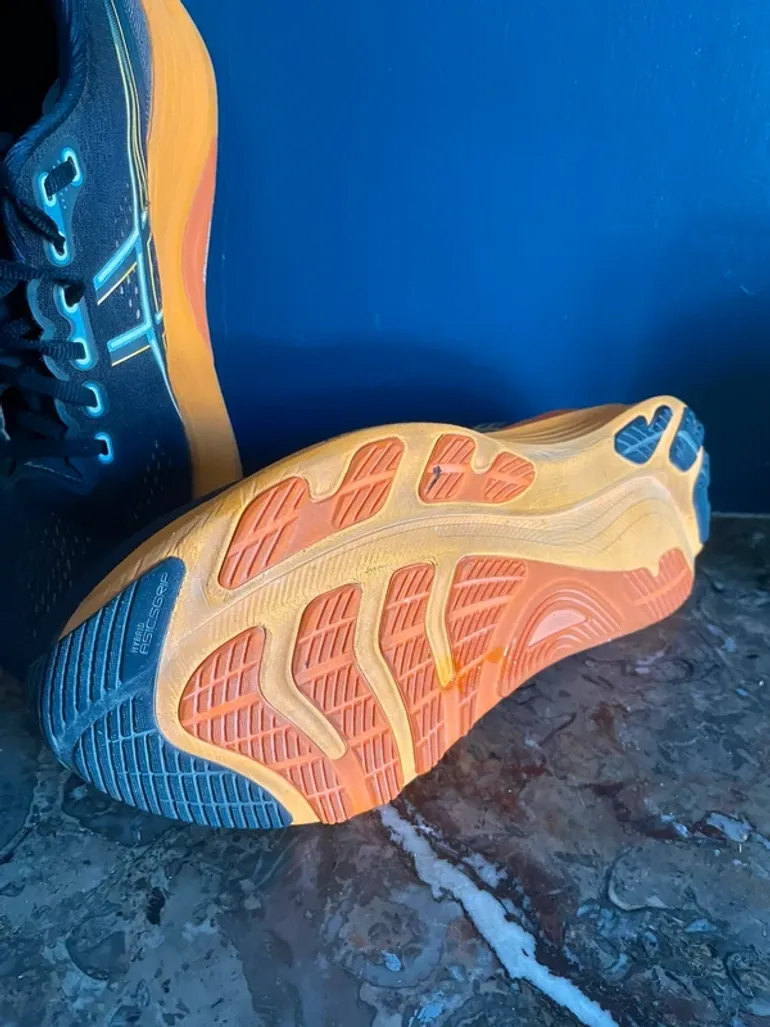 Tweedehands Orange Gel Kayano 32 bike — afbeelding 3 van 11