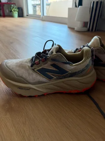 Used New Balance Chaussures de trail bike — image 3 of 4