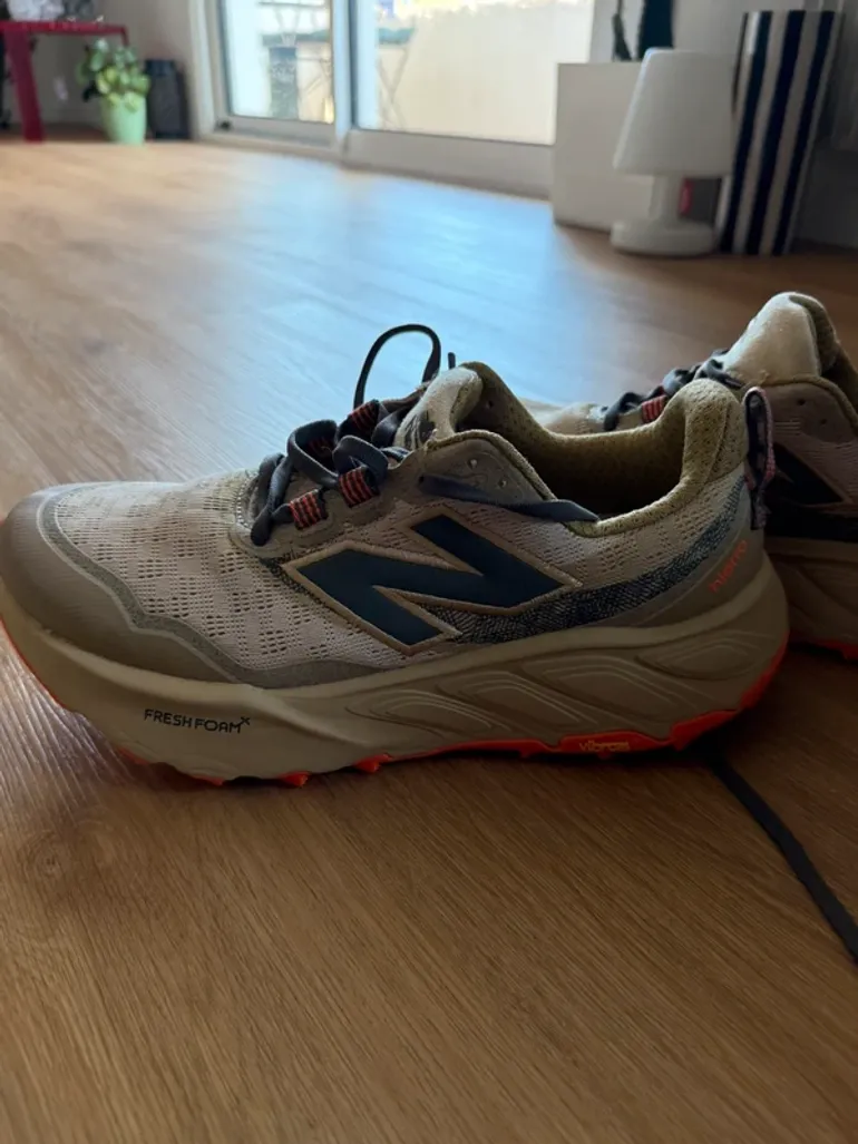 Used New Balance Chaussures de trail bike — image 3 of 4