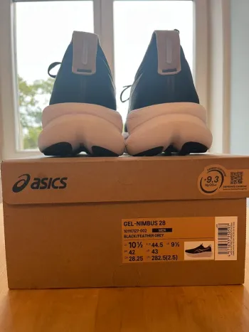 Used Asics Gel Nimbus 28 bike — image 2 of 6