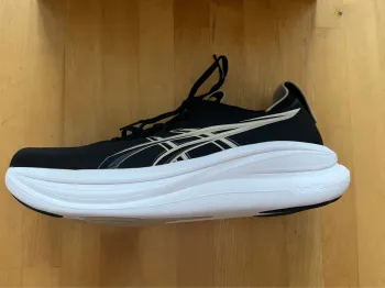 Used Asics Gel Nimbus 28 bike — image 3 of 6
