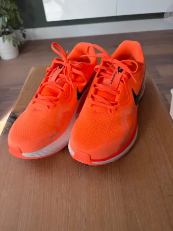 Tweedehands Nike Hardloopschoenen maat 44, 5 bike — afbeelding 2 van 6