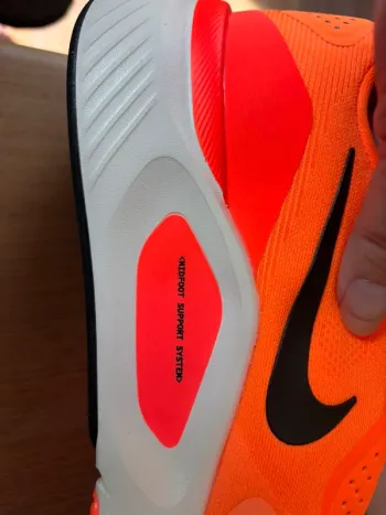 Tweedehands Nike Hardloopschoenen maat 44, 5 bike — afbeelding 4 van 6