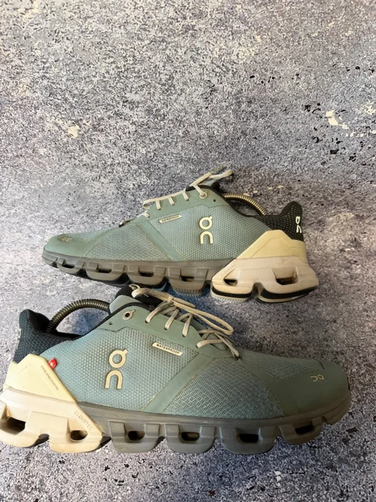 Used On Running Cloud Waterproof bike — image 2 of 7