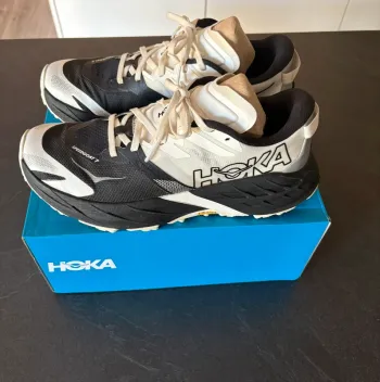 Used Hoka Speedgoat 7 bike — image 2 of 4