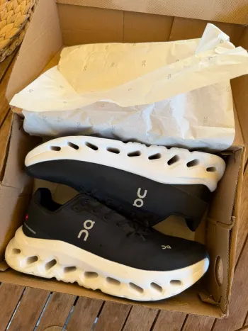 Tweedehands On Running Chaussures noires - Taille 44 bike