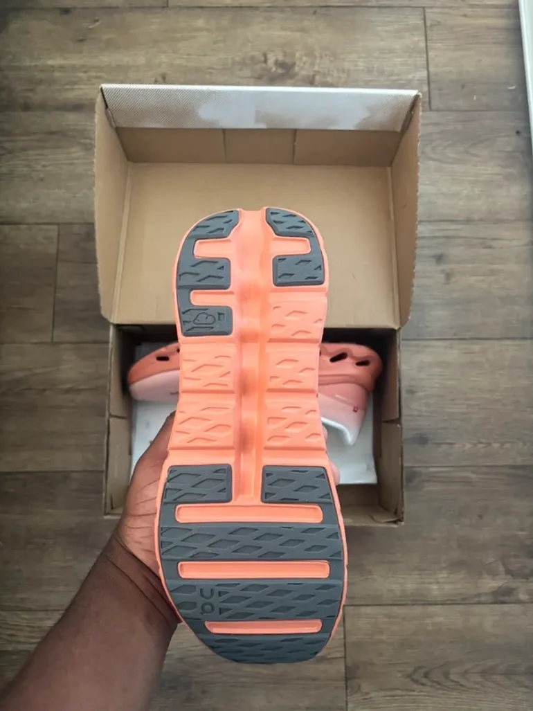 Used On Running ON-Running Chaussures Taille 43 bike — image 7 of 7