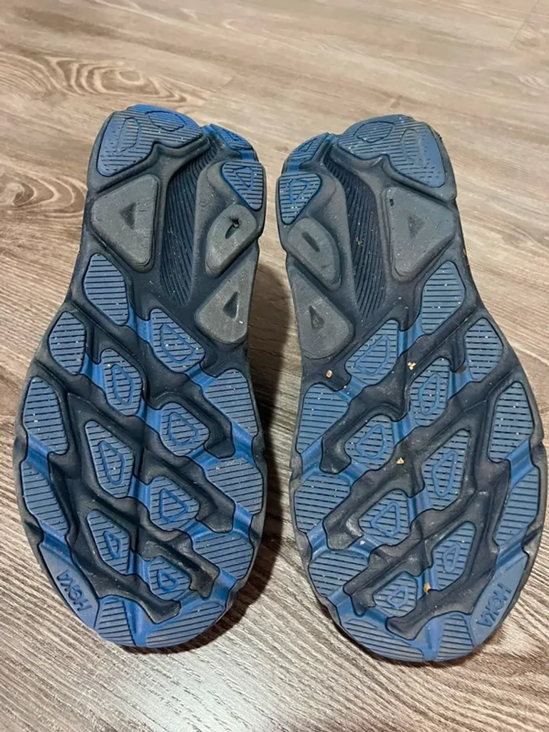 Used Hoka Clifton 9 GTX bike — image 4 of 5