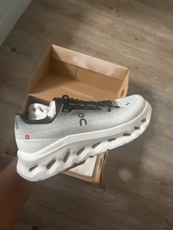 Gebrauchtes On Running ON-Running Shoes Size 42 bike