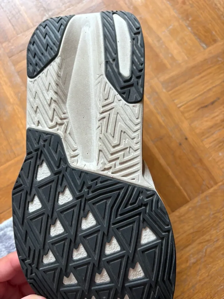 Used New Balance FuelCell Rebel V5 bike — image 6 of 7