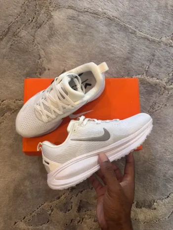 Tweedehands Nike Vomero 18 bike — afbeelding 2 van 5