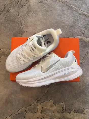 Tweedehands Nike Vomero 18 bike — afbeelding 3 van 5
