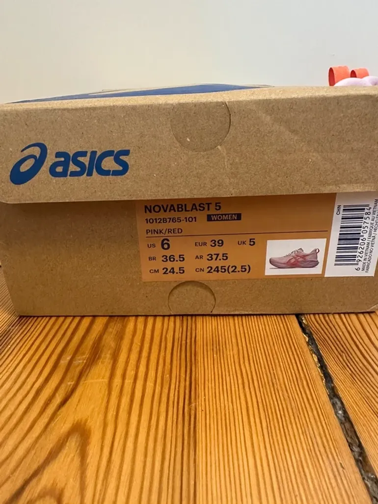 Used Asics Novablast 5 bike — image 2 of 7