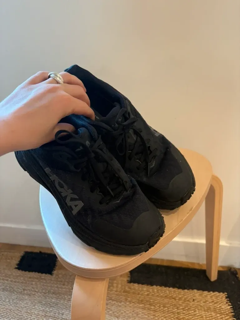 Used Hoka Challenger 7 GTX bike — image 2 of 5