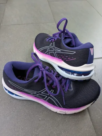 Used Asics Pursue 8 bike
