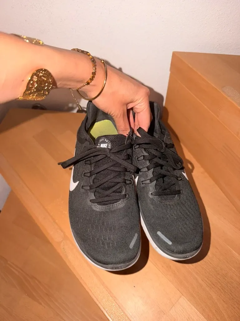 Used Nike Run Shoes bike — image 6 of 7