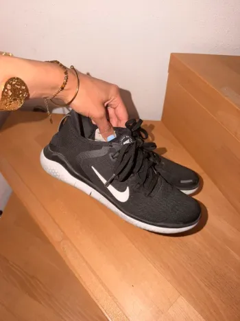 Used Nike Run Shoes bike — image 7 of 7