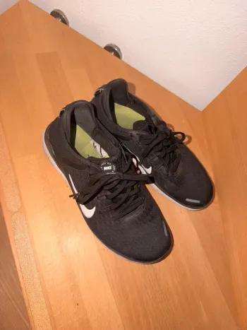 Used Nike Run Shoes bike — image 2 of 7