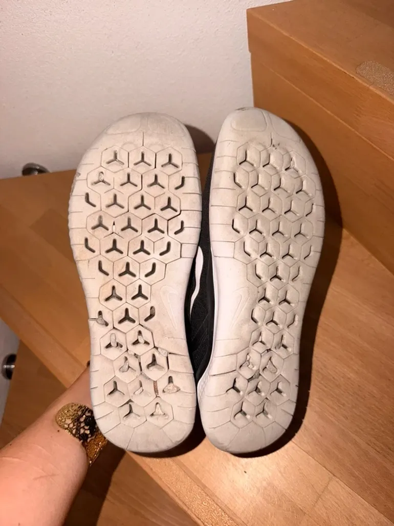 Used Nike Run Shoes bike — image 5 of 7
