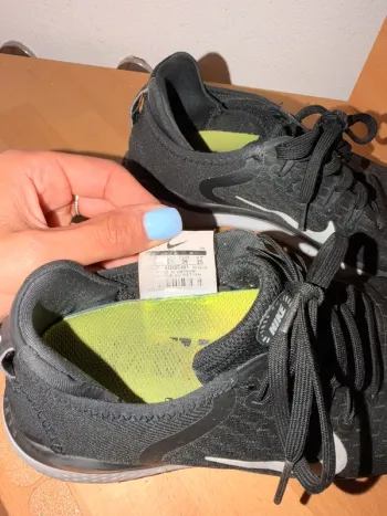 Used Nike Run Shoes bike — image 3 of 7