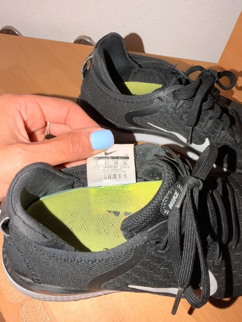 Used Nike Run Shoes bike — image 3 of 7