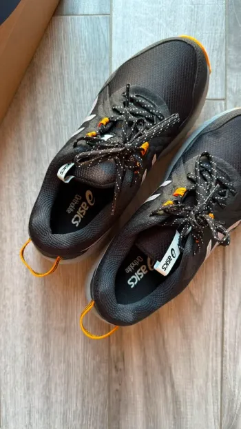 Used Asics Gel Ventus 10 bike — image 3 of 12