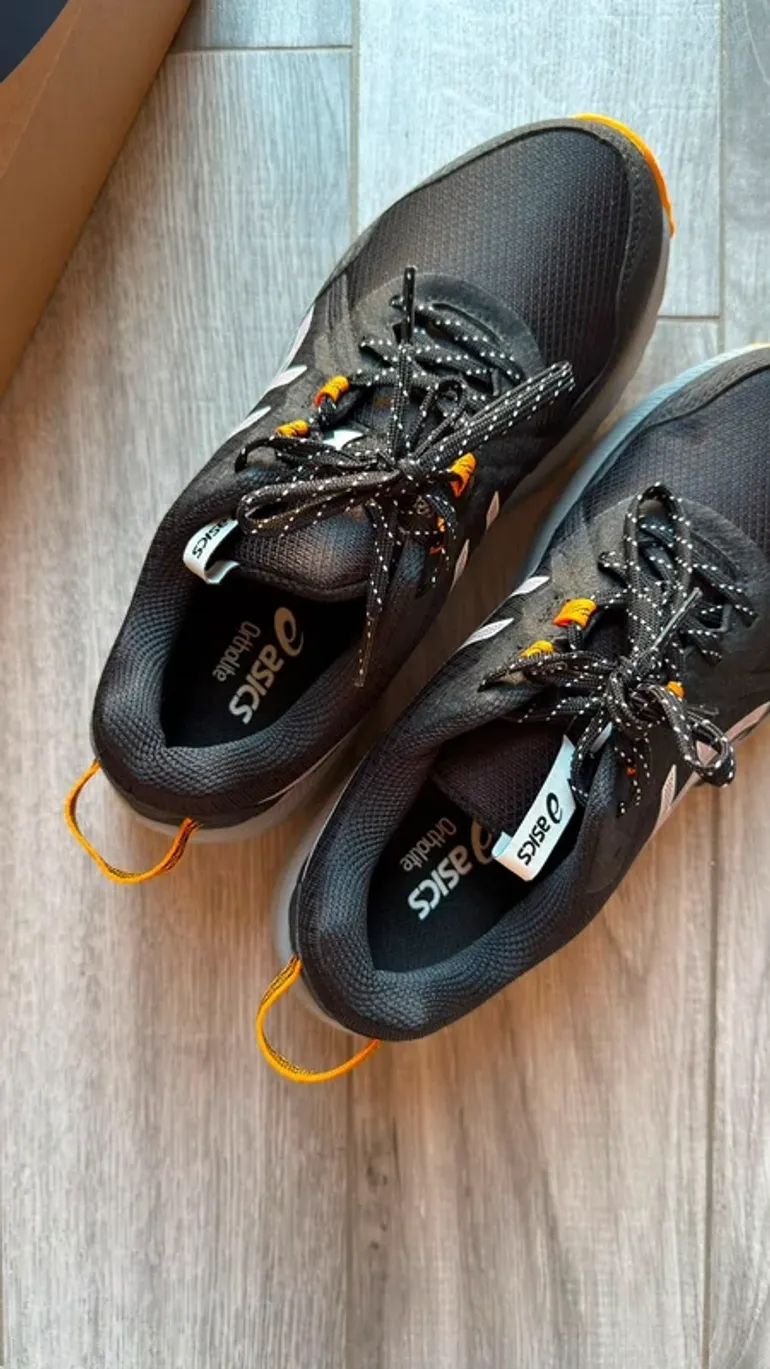 Used Asics Gel Ventus 10 bike — image 3 of 12