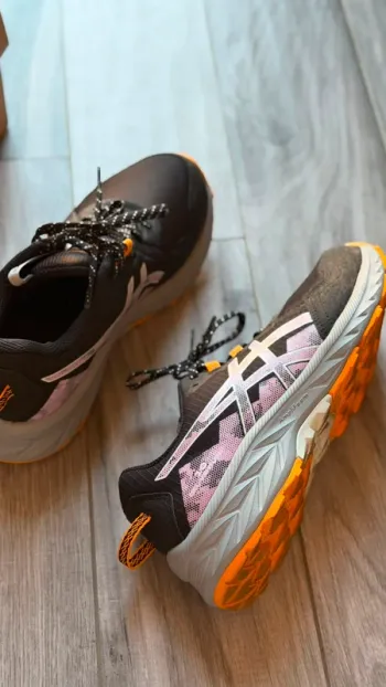 Used Asics Gel Ventus 10 bike — image 7 of 12