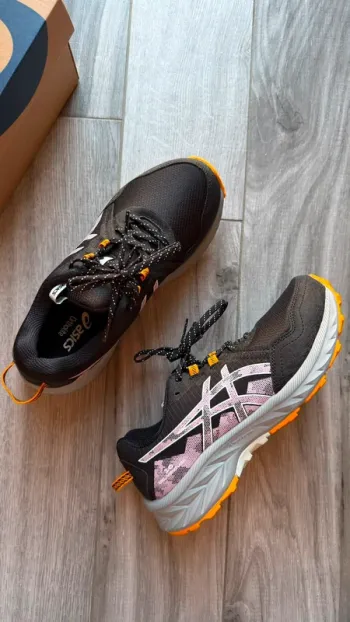 Used Asics Gel Ventus 10 bike — image 6 of 12