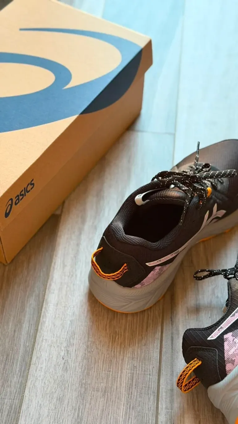 Used Asics Gel Ventus 10 bike — image 8 of 12