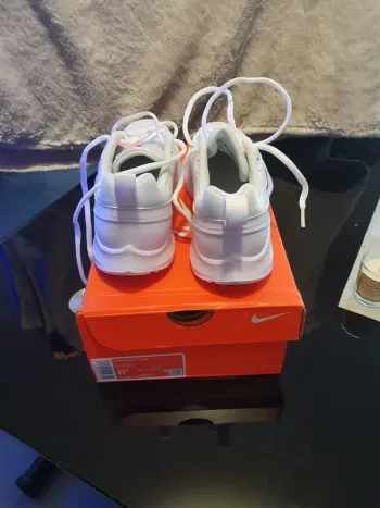 Used Nike Running Shoes bike — image 2 of 7
