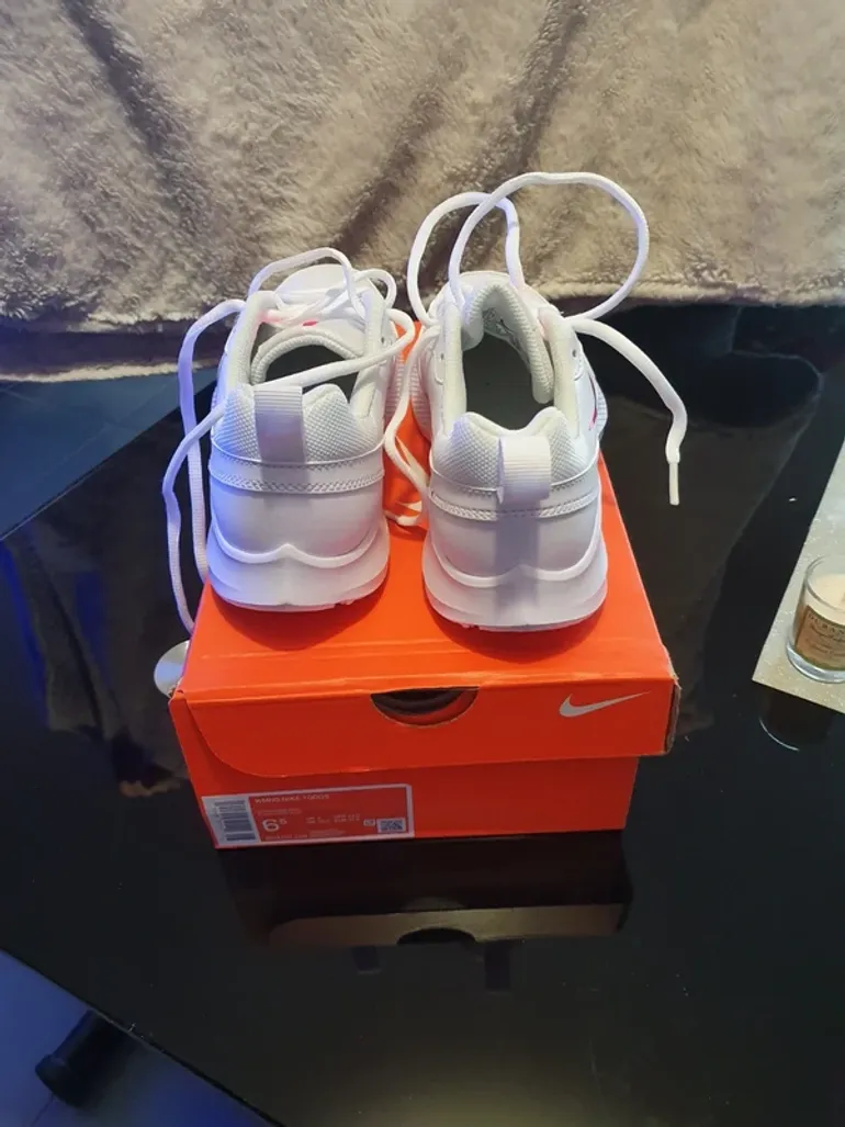 Used Nike Running Shoes bike — image 2 of 7