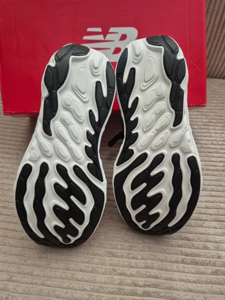 Used New Balance Fresh Foam Vongo v6 bike — image 6 of 11