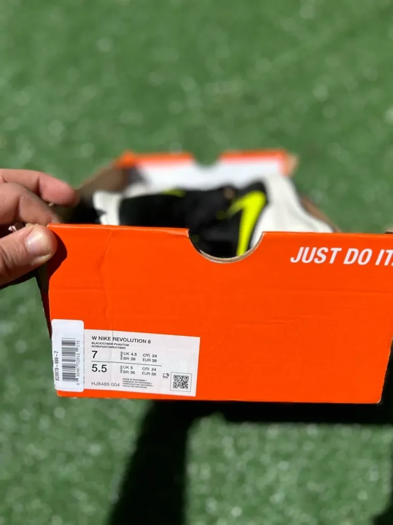 Nike Revolution 8 bike d'occasion — image 12 sur 12