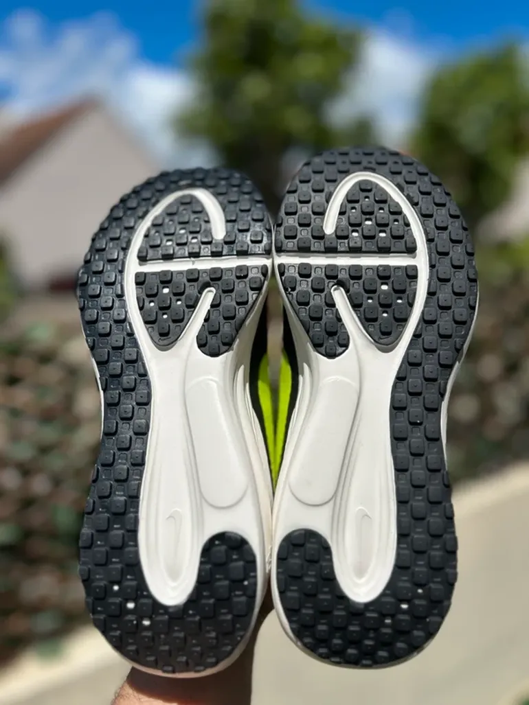 Nike Revolution 8 bike d'occasion — image 6 sur 12