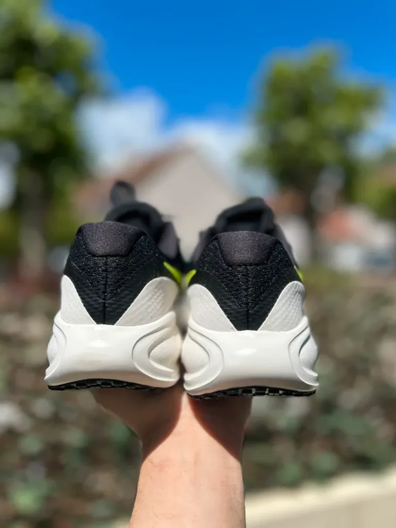 Nike Revolution 8 bike d'occasion — image 2 sur 12
